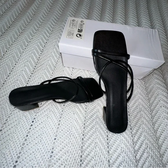 Trendy Black Square Toe Sandal with Black Heel - New - Size 41 - Picture 1 of 6